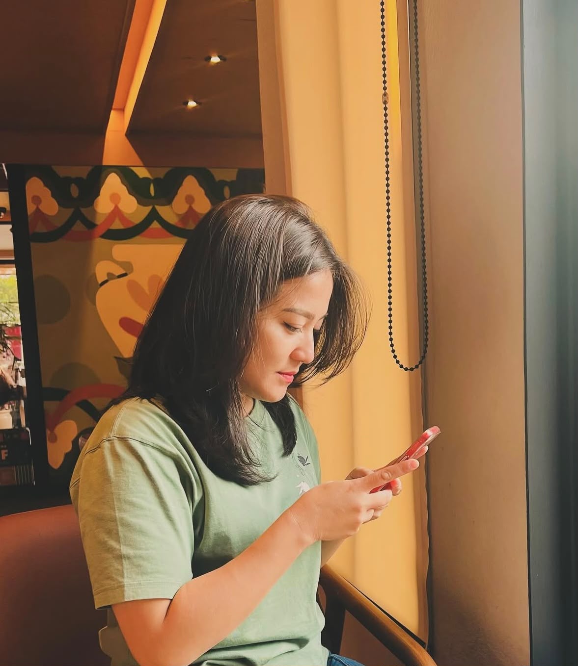 Kak Mee tersenyum tulus
